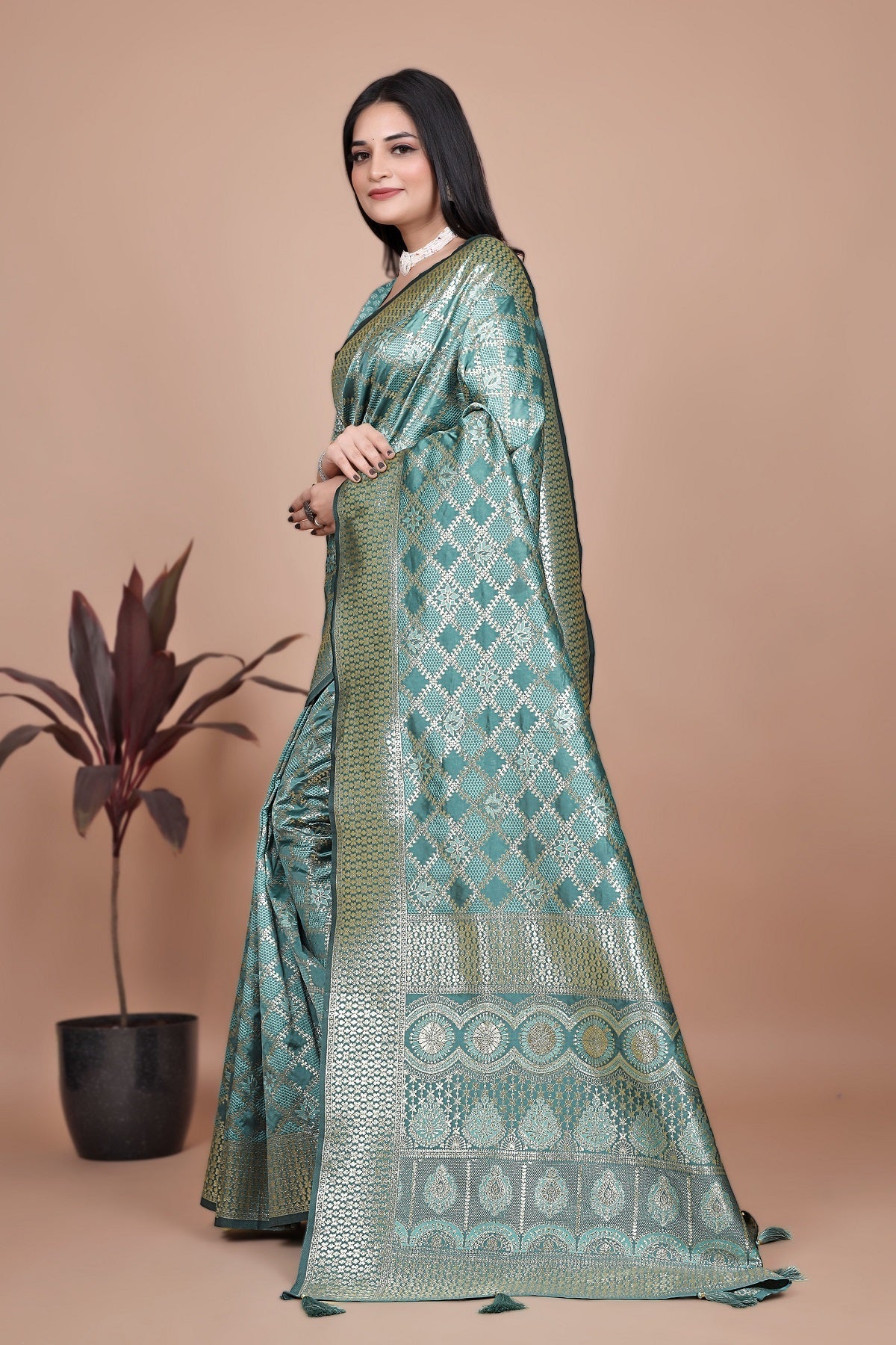 Green Banarasi Saree with Intricate Zari Work for Weddings & Festivals – Premium Silk Traditional Saree