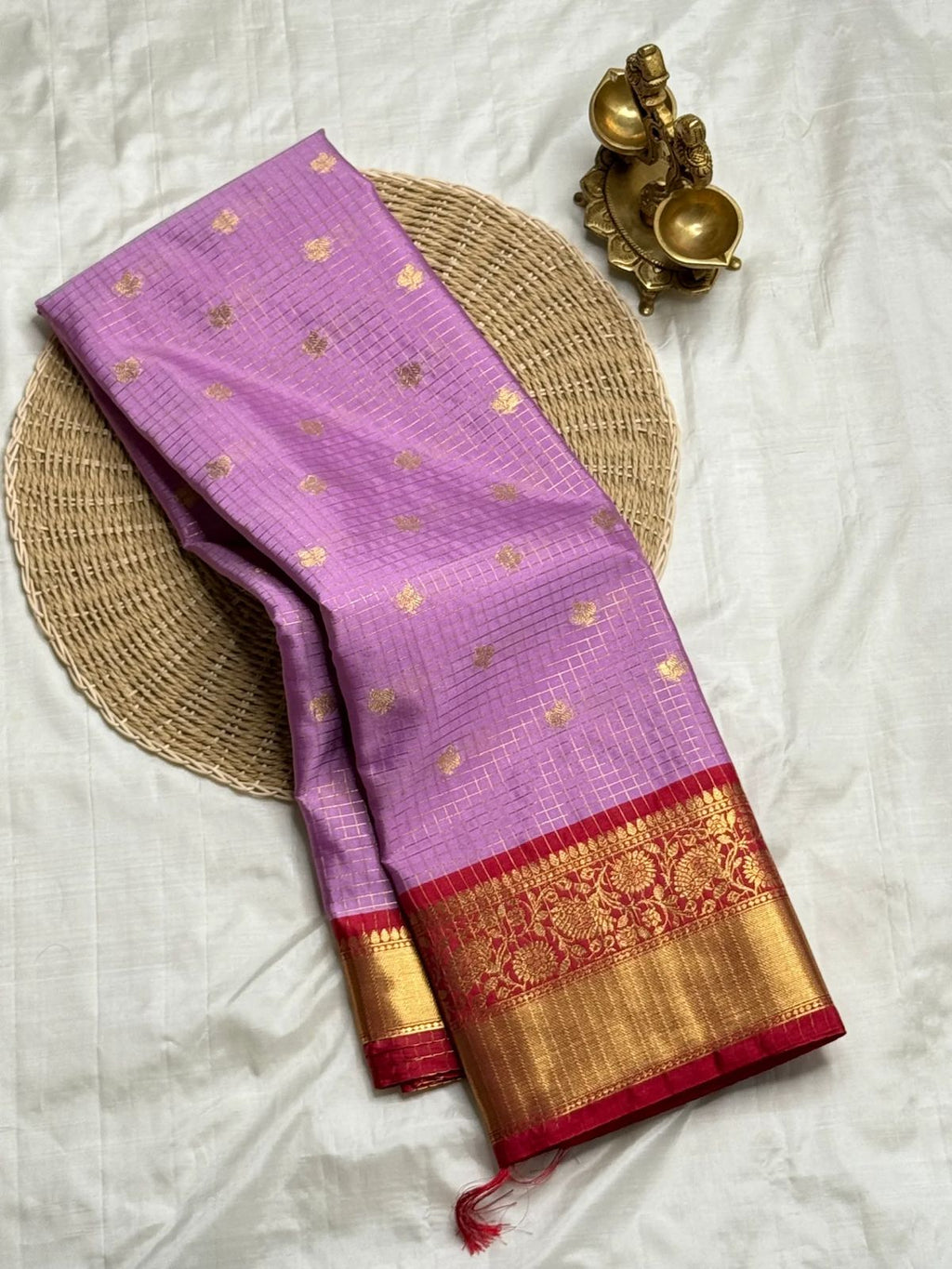 Woebegone Lavender Soft Silk Saree With Mellifluous Blouse Piece
