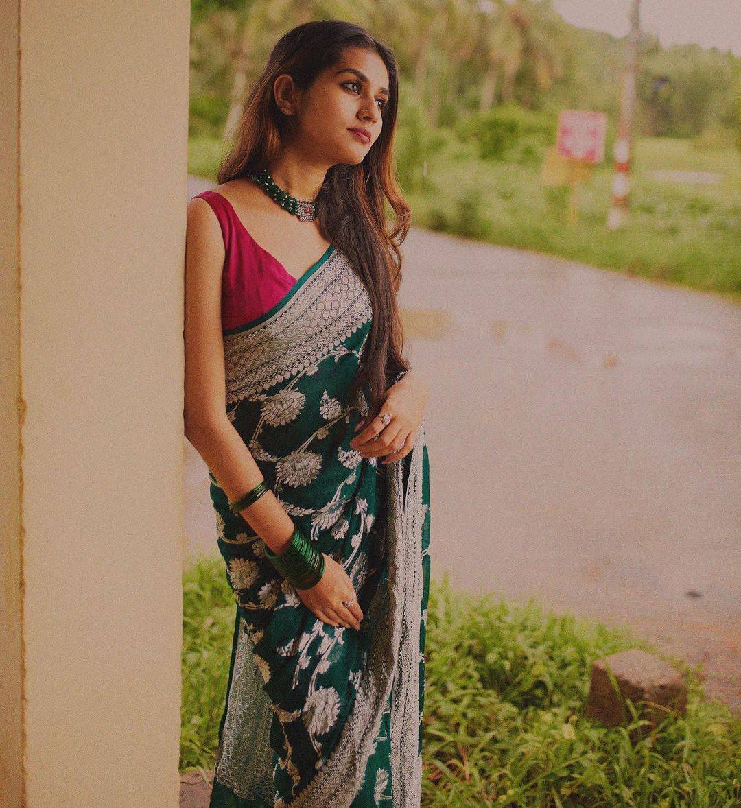 Appealing Rama Soft Silk Saree With Deserving Blouse Piece