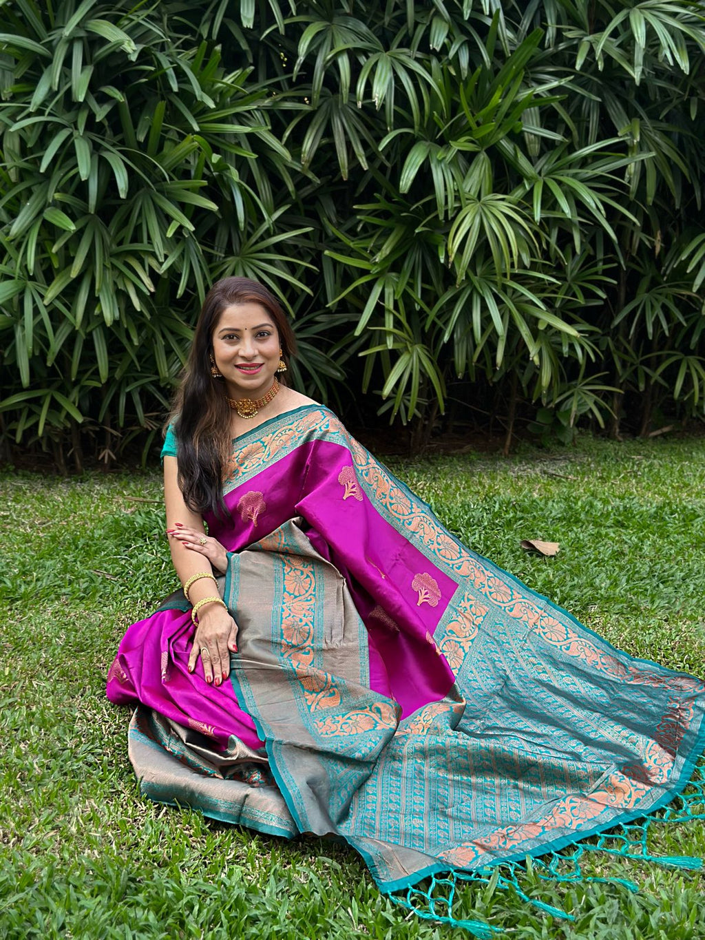 Amiable Purple Soft Banarasi Silk Saree With Moiety Blouse Piece