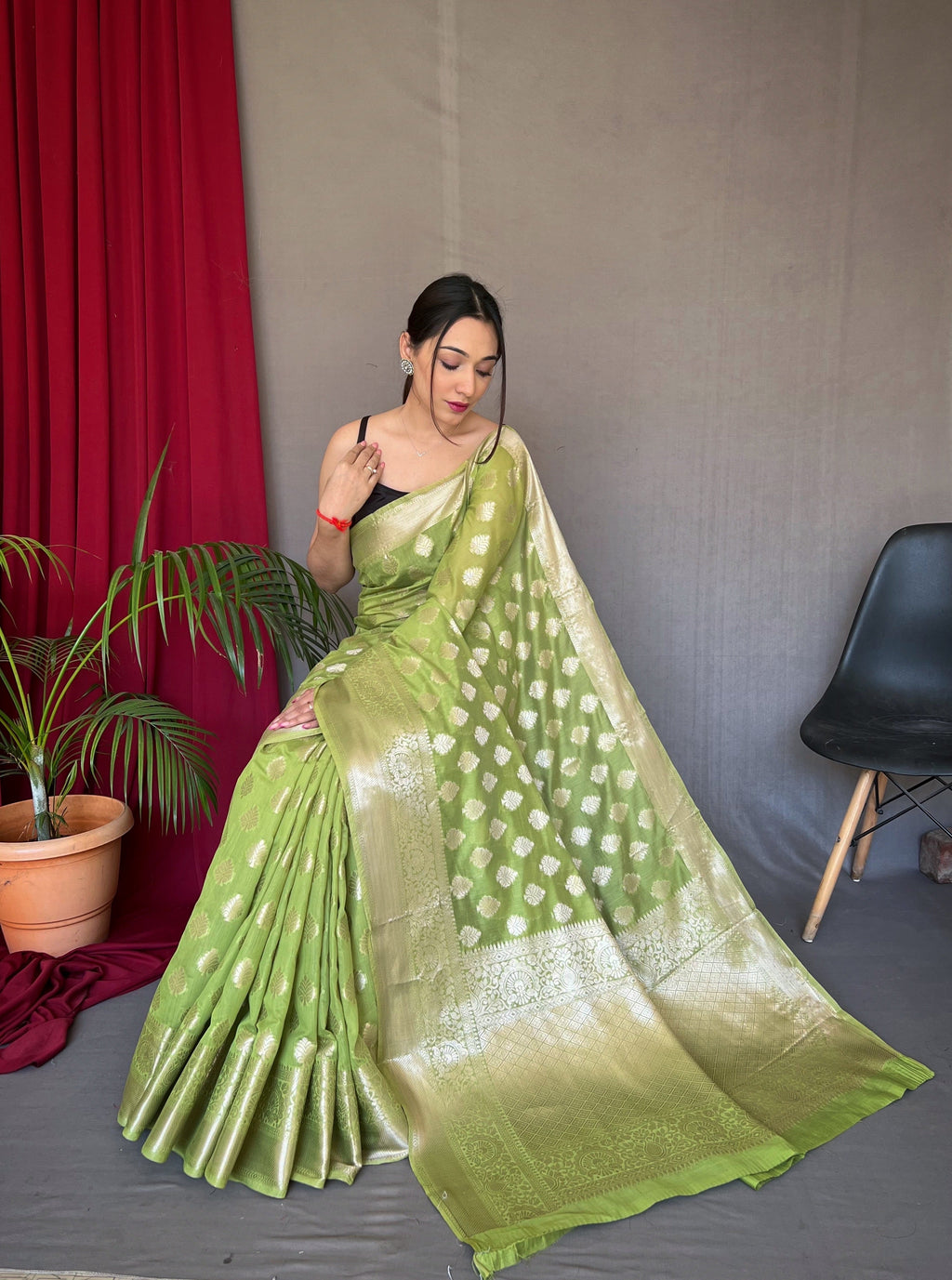 Parrot Green Man Mohini Cotton Muslin Woven Saree