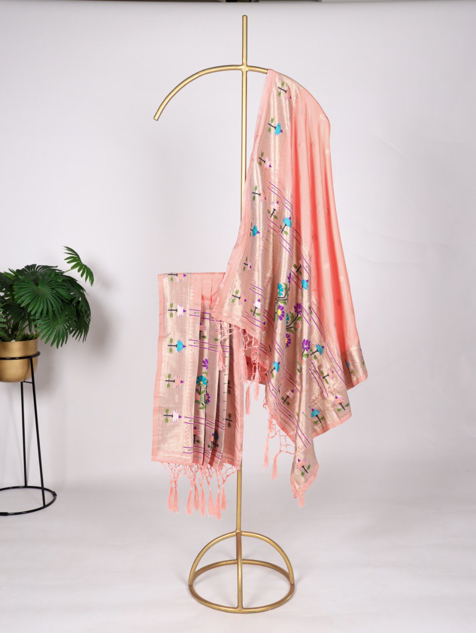 A Dupatta That Speaks Tradition – Elegant Jacquard Paithani Dupatta