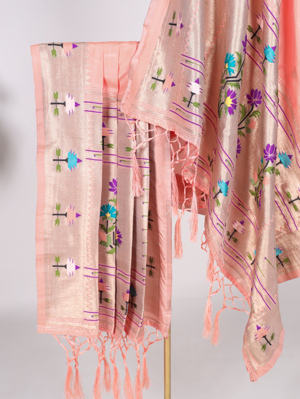 A Dupatta That Speaks Tradition – Elegant Jacquard Paithani Dupatta