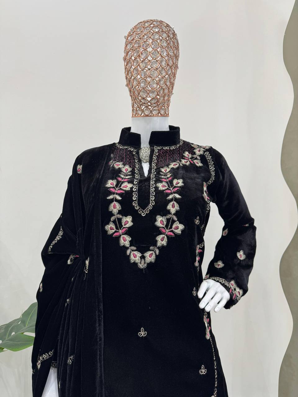 Black Elegant Velvet Ensemble – Luxe Thread & Sequin Work