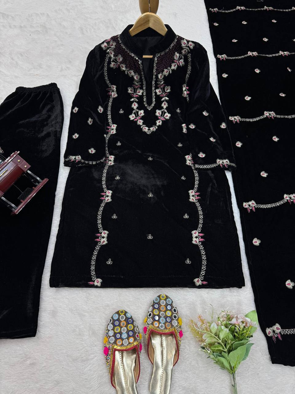 Black Elegant Velvet Ensemble – Luxe Thread & Sequin Work