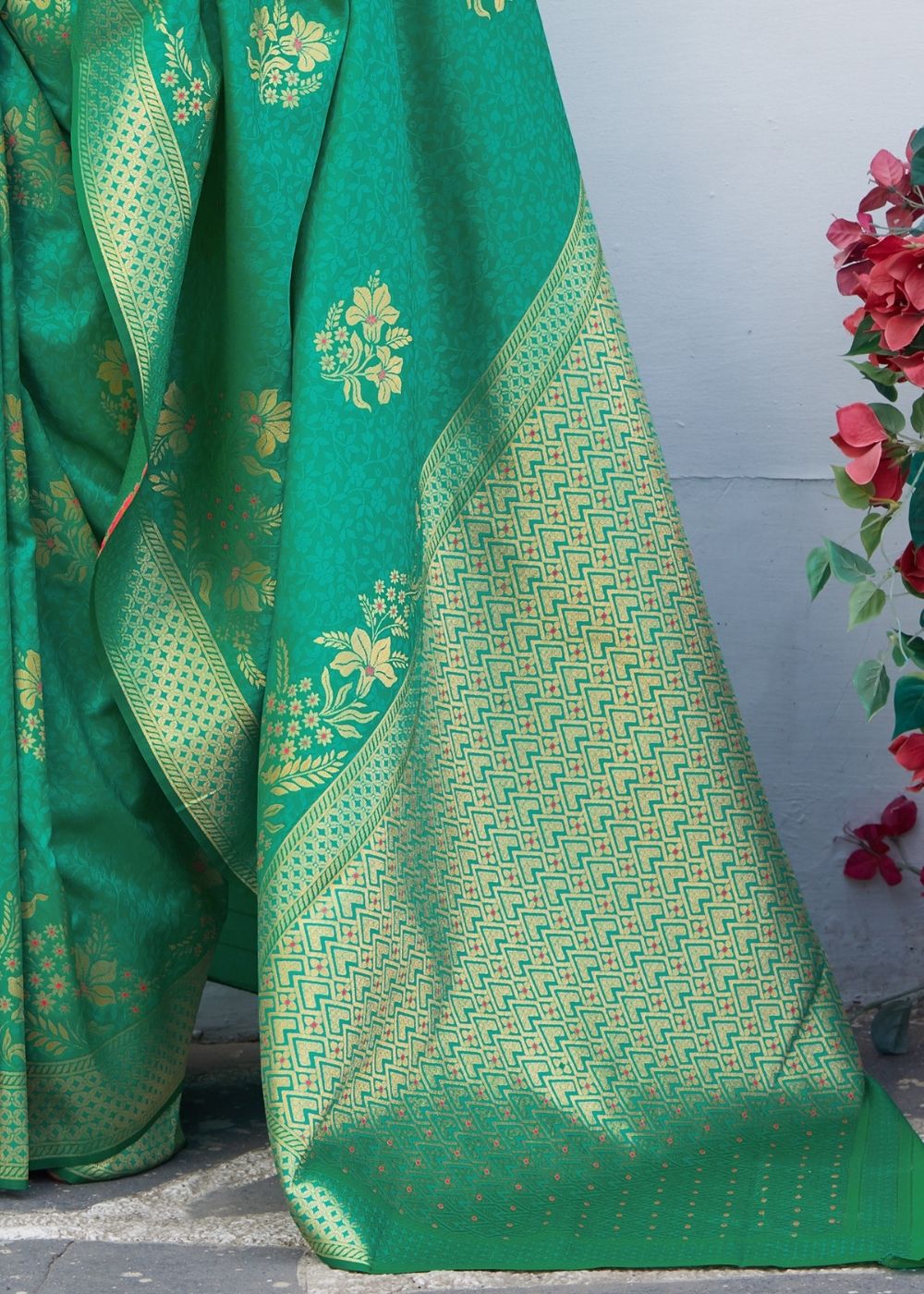 Parakeet Green Floral Motif Silk Saree