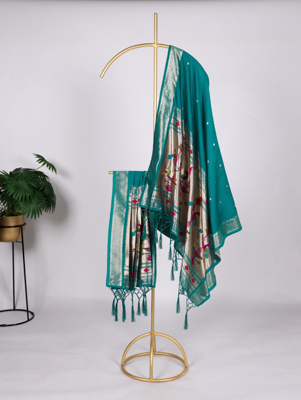 Elegant Jacquard Paithani Dupatta with Zari Weaving & Tassels