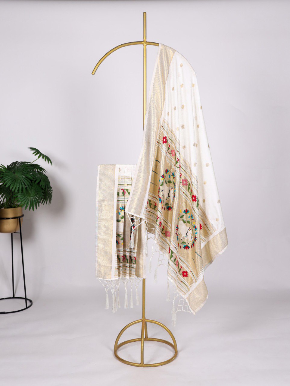 Elegant Jacquard Paithani Dupatta with Zari Weaving & Tassels