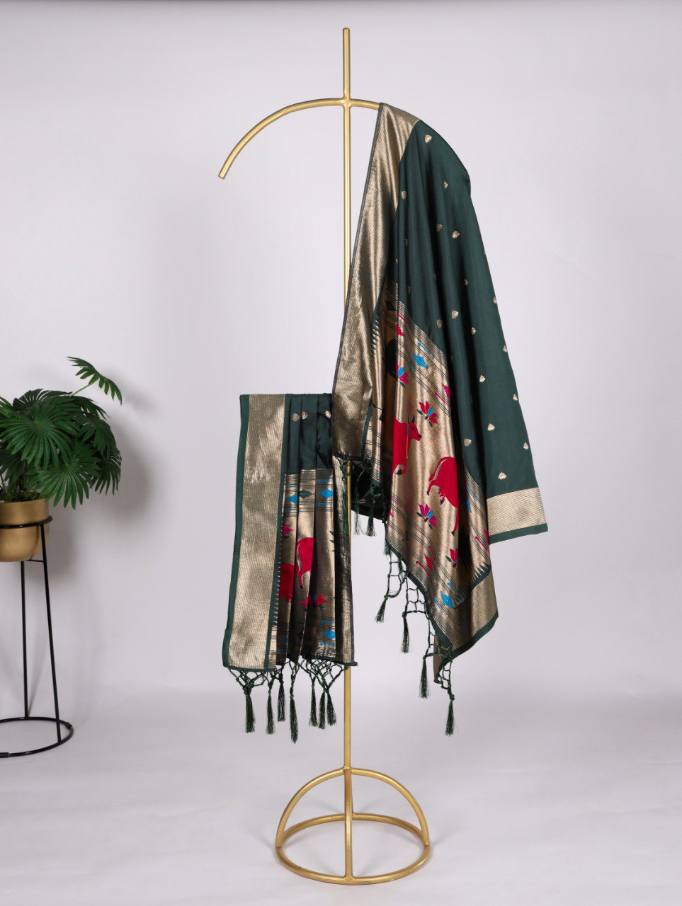 Elegant Jacquard Paithani Dupatta with Zari Weaving & Tassels