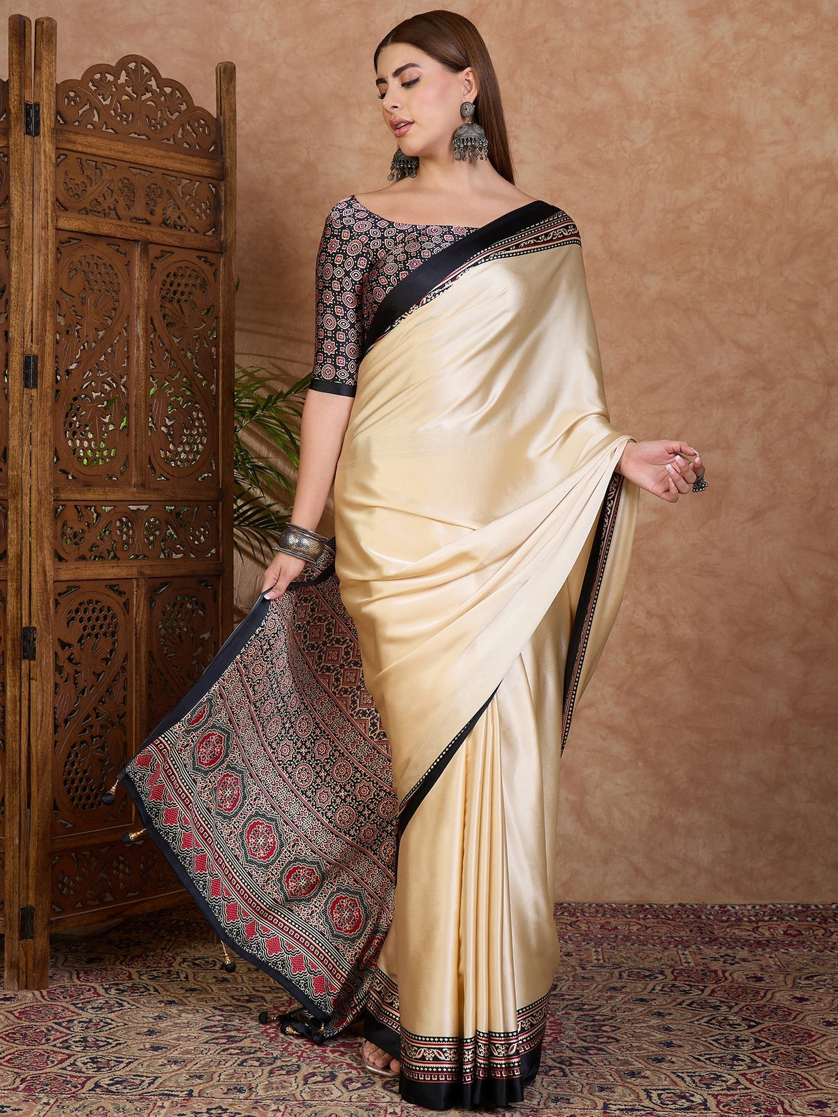 Miranvi Contemporary Semi Modal Saree for Special Occasions