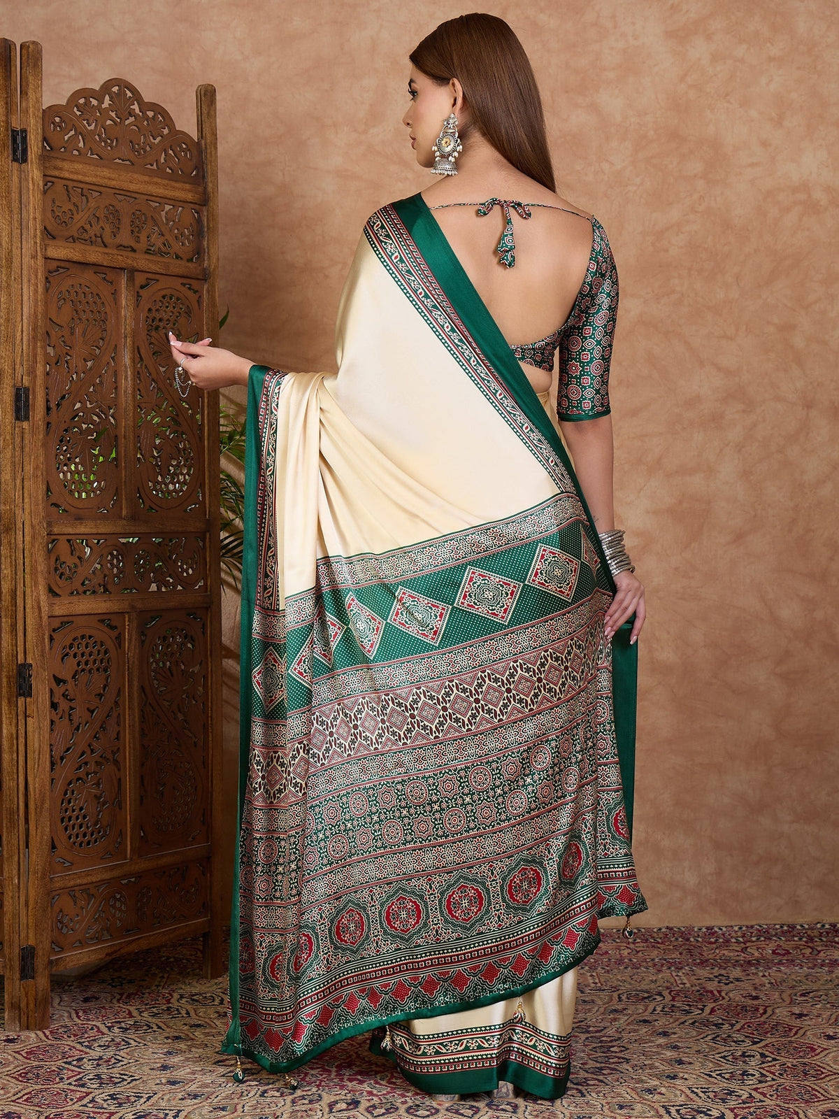 Miranvi Contemporary Semi Modal Saree for Special Occasions