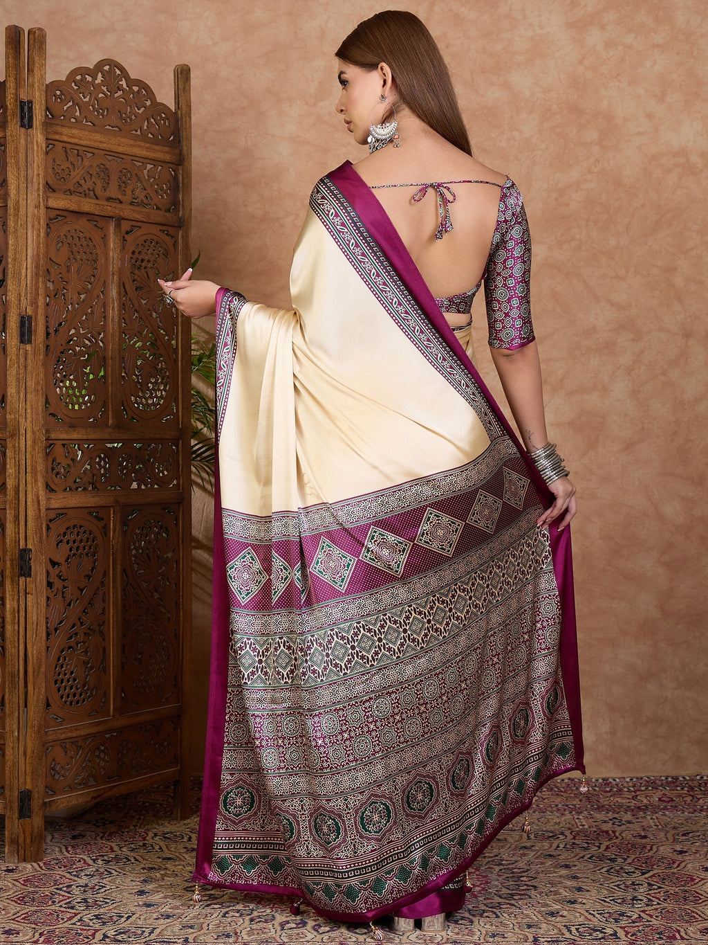 Miranvi Contemporary Semi Modal Saree for Special Occasions