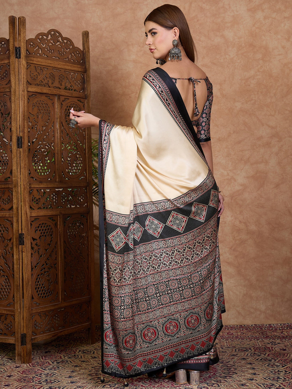 Miranvi Contemporary Semi Modal Saree for Special Occasions