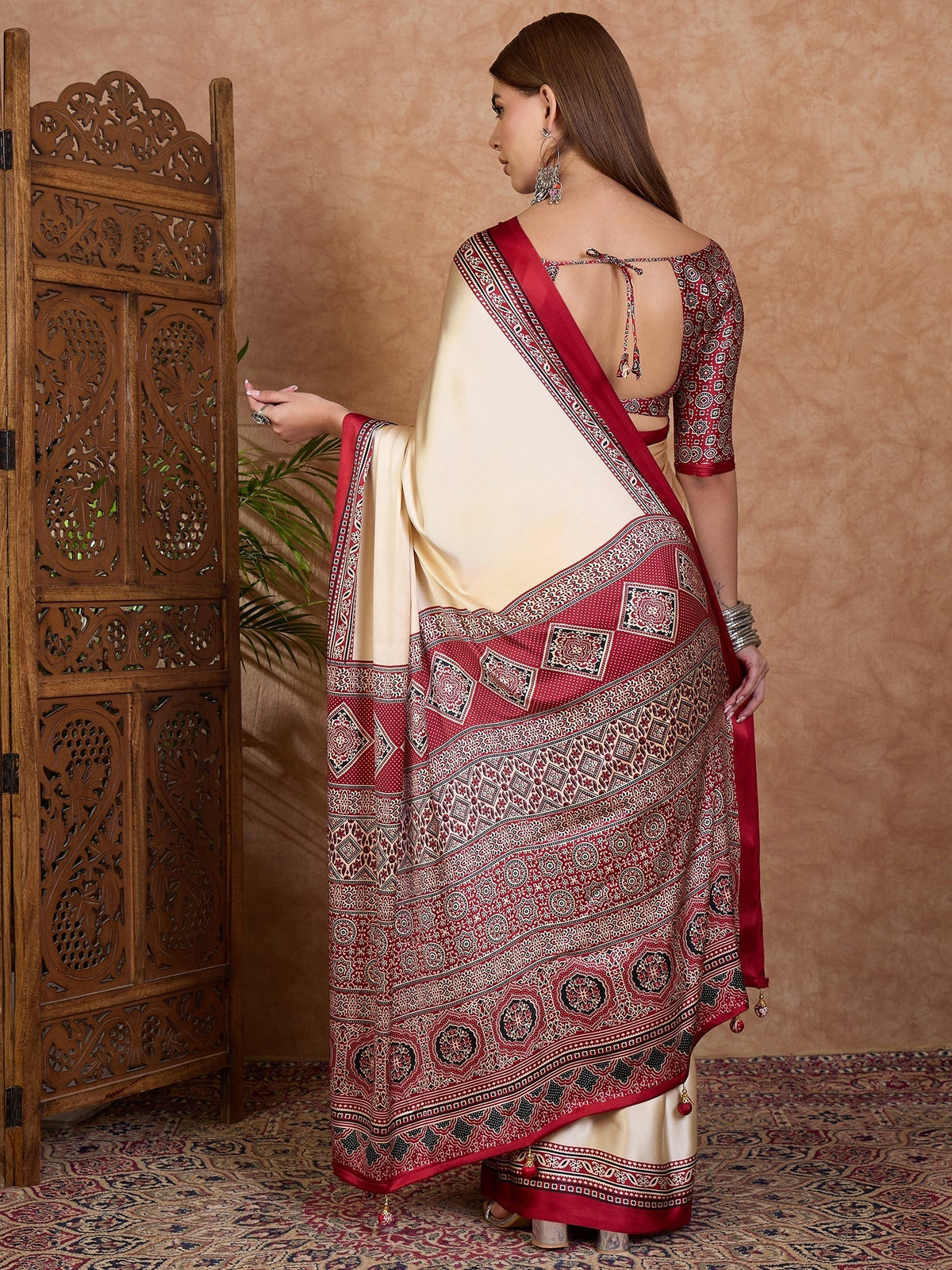 Miranvi Contemporary Semi Modal Saree for Special Occasions