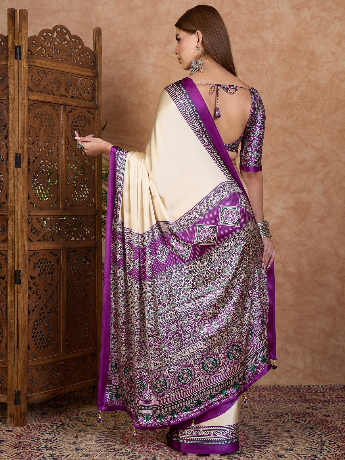 Miranvi Contemporary Semi Modal Saree for Special Occasions