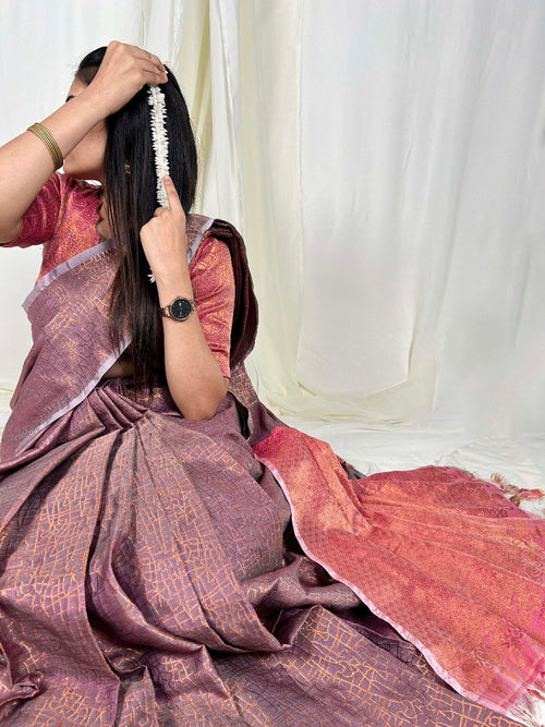 Onion Handwoven Kanchipuram Zari Weaving Saree with Unstitched Blouse Piece