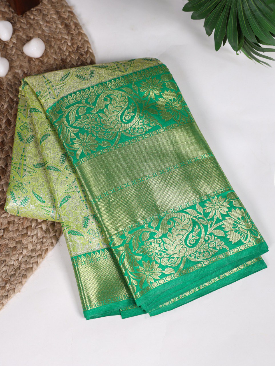 Parrot Color Jacquard Silk Saree with Exquisite Zari Weaving – Perfect for Elegant Occasions