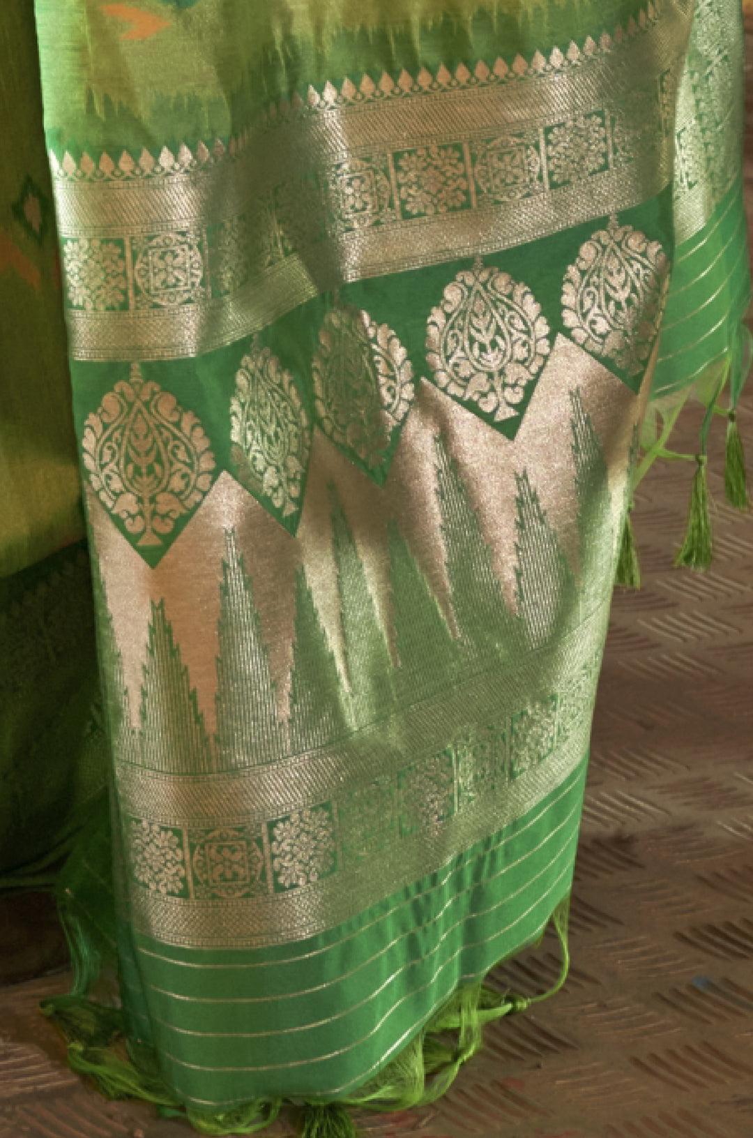 Parrot Elegant Handloom Banarasi Silk Blend Saree with Woven Work & Blouse Piece