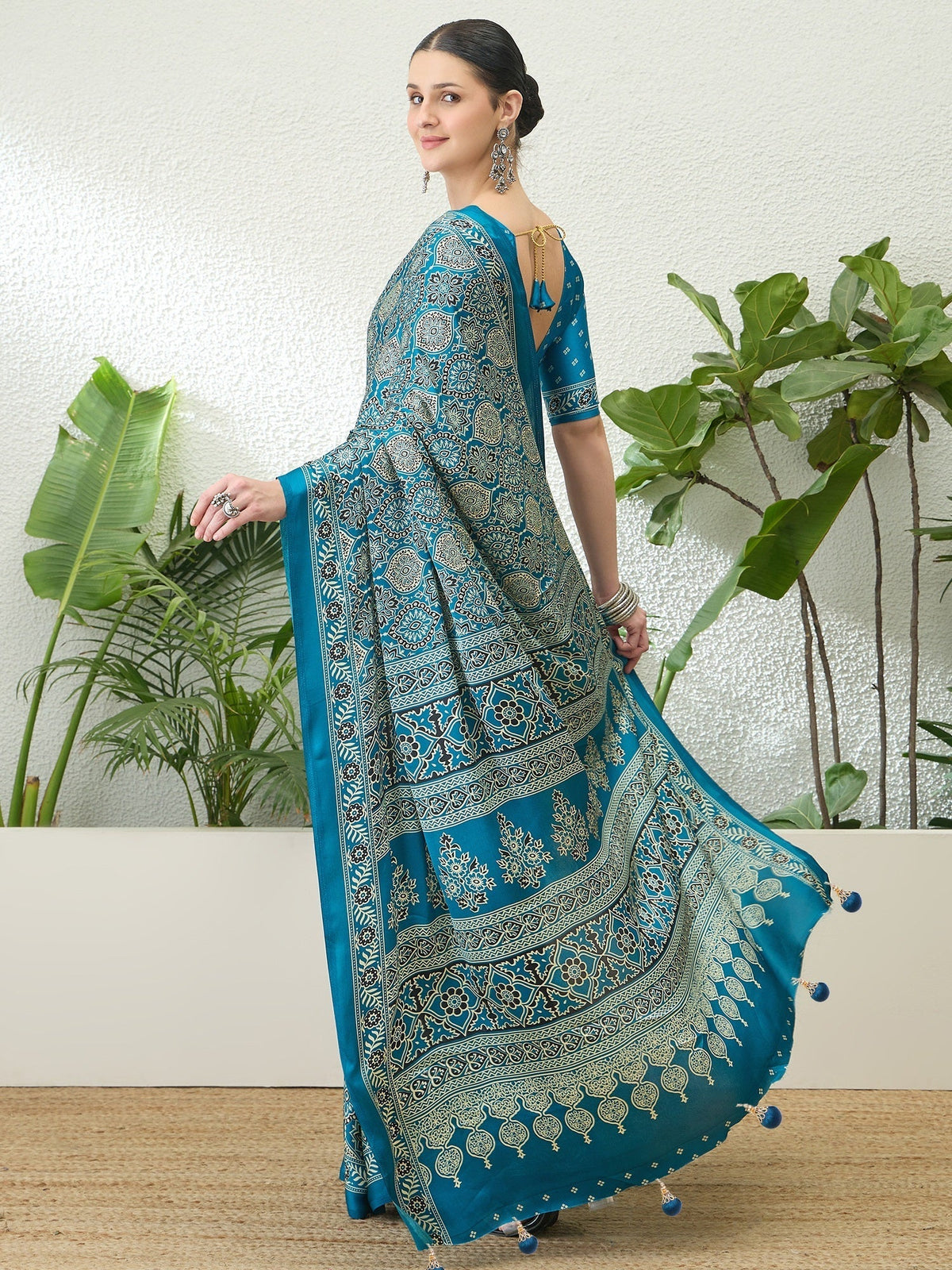 Vritara Graceful Semi Modal Saree for Ethnic Celebrations