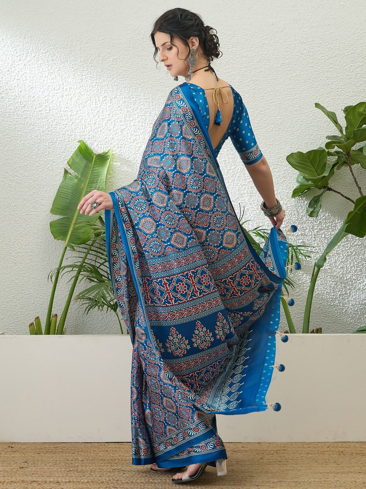 Vritara Graceful Semi Modal Saree for Ethnic Celebrations
