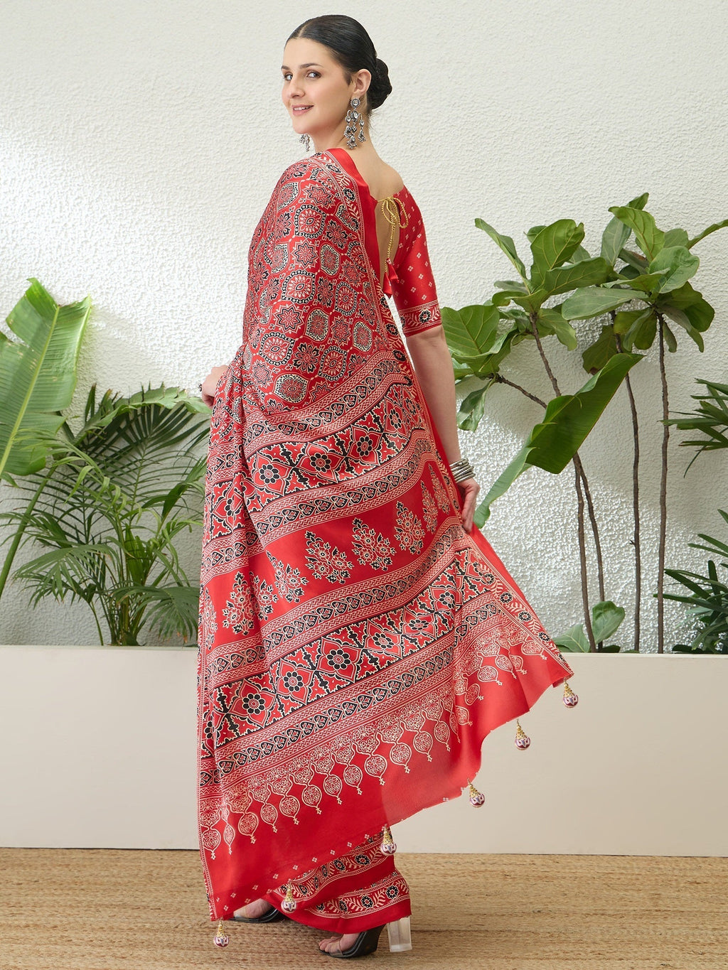 Vritara Graceful Semi Modal Saree for Ethnic Celebrations