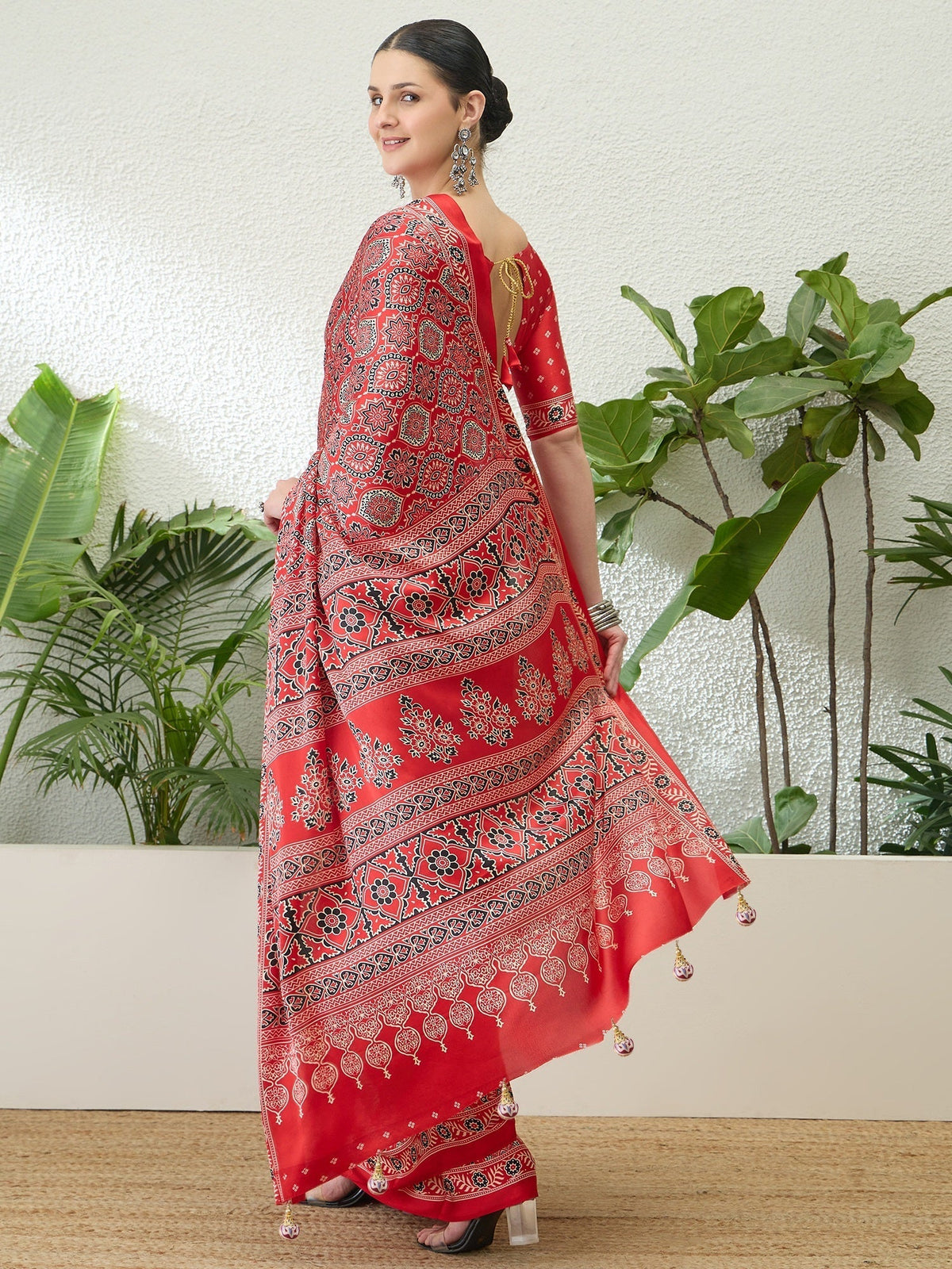 Vritara Graceful Semi Modal Saree for Ethnic Celebrations