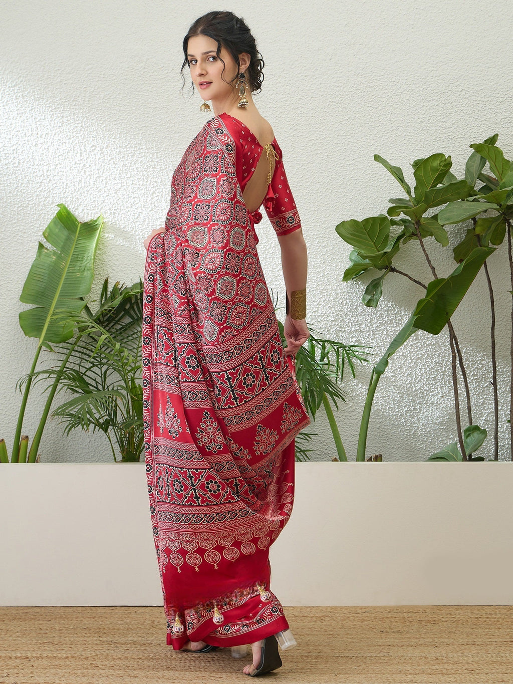 Vritara Graceful Semi Modal Saree for Ethnic Celebrations