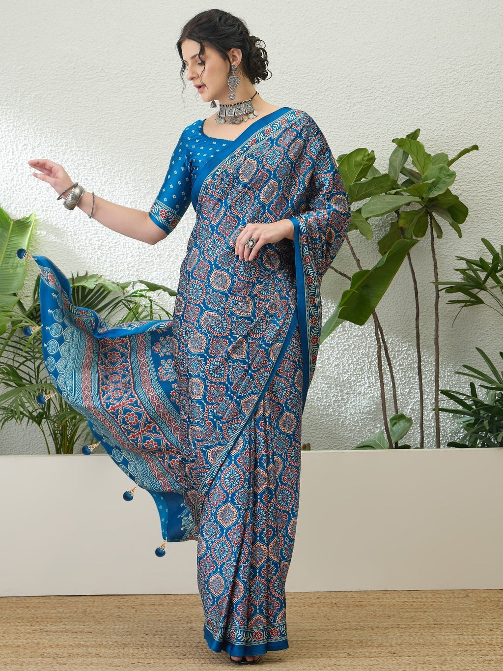 Vritara Graceful Semi Modal Saree for Ethnic Celebrations