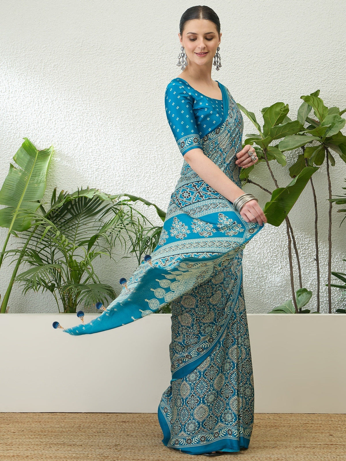 Vritara Graceful Semi Modal Saree for Ethnic Celebrations