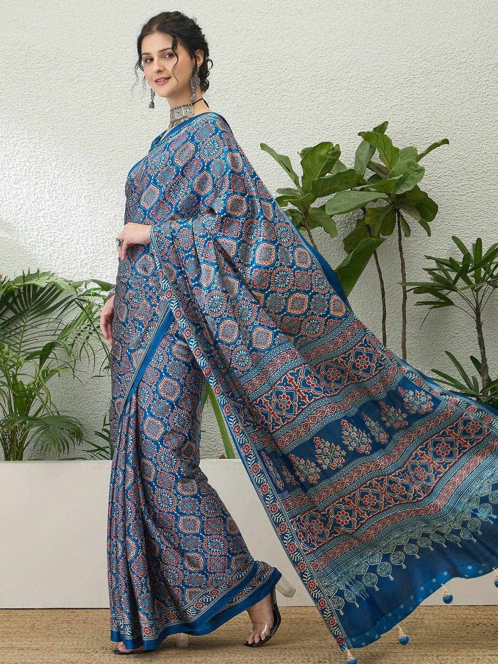 Vritara Graceful Semi Modal Saree for Ethnic Celebrations