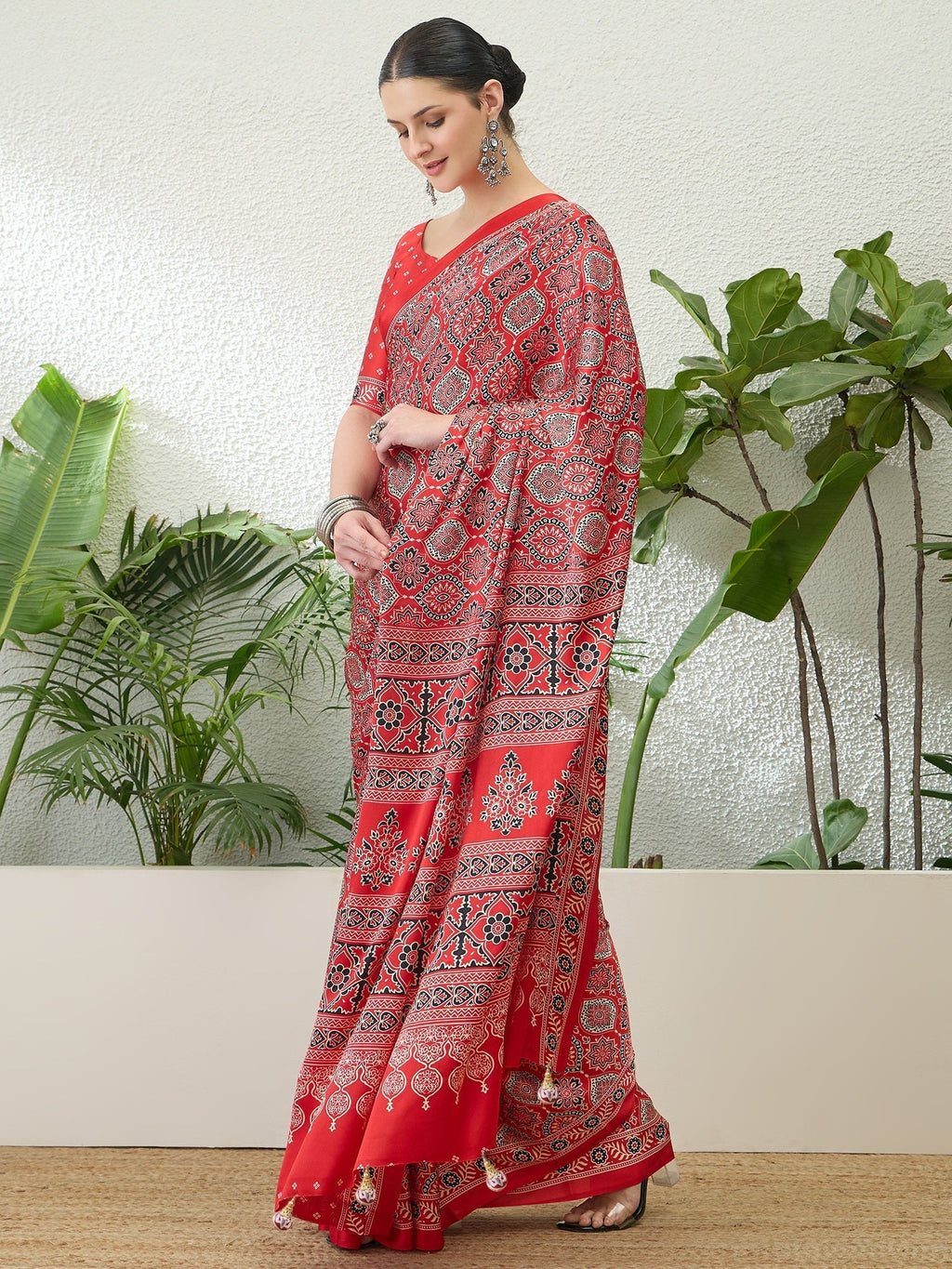 Vritara Graceful Semi Modal Saree for Ethnic Celebrations