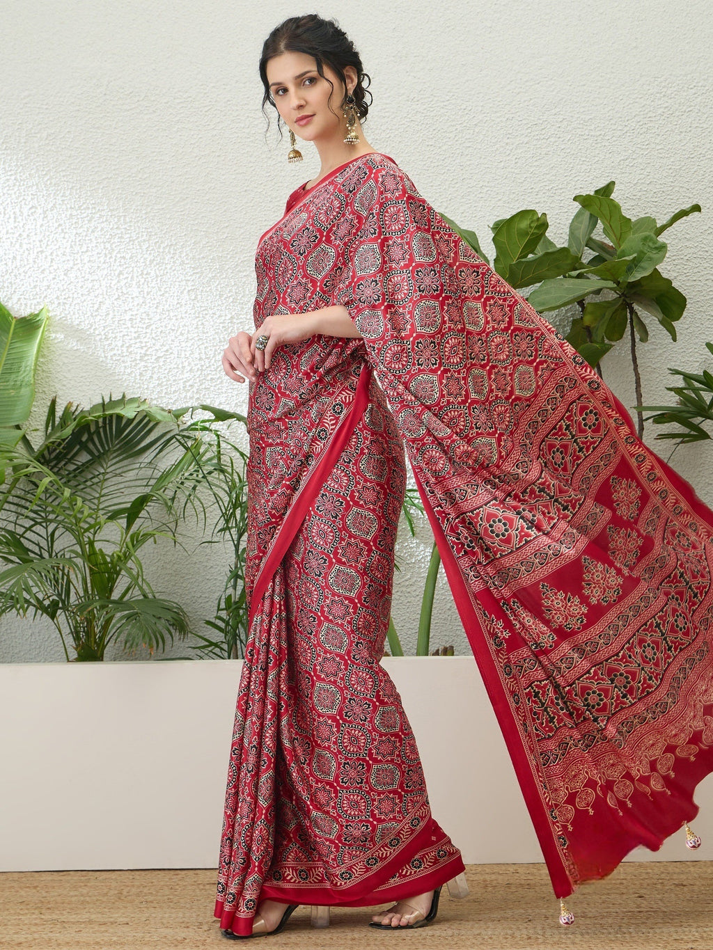 Vritara Graceful Semi Modal Saree for Ethnic Celebrations