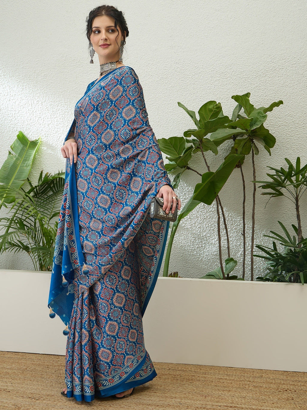 Vritara Graceful Semi Modal Saree for Ethnic Celebrations