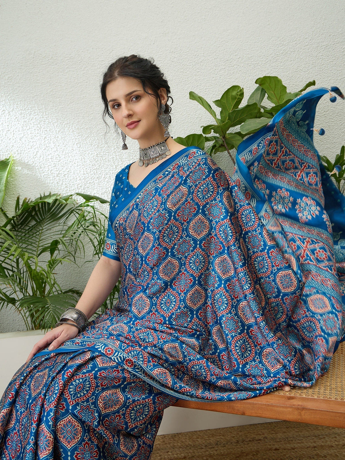 Vritara Graceful Semi Modal Saree for Ethnic Celebrations